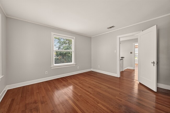 Building Photo - 7128 Staffordshire Blvd