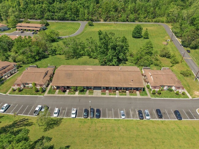 Building Photo - Discover the most affordable home in Belle Forest, located in Nashville's highly coveted 37221 zi...