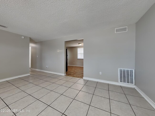 Building Photo - 11749 Kingfisher Ln E