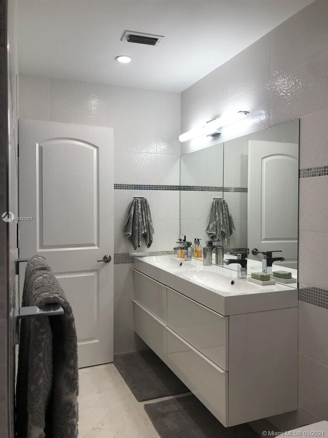 Building Photo - 131 Orchard Ridge Ln