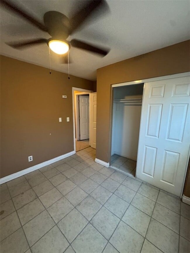 Building Photo - 16510 Lakeshore Dr