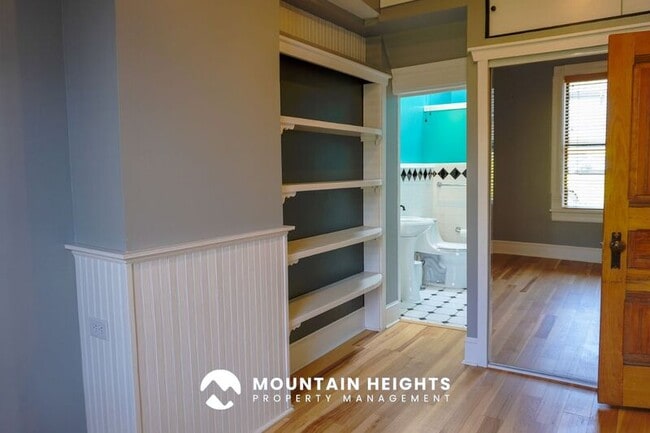 Building Photo - 235 Reed Ave N