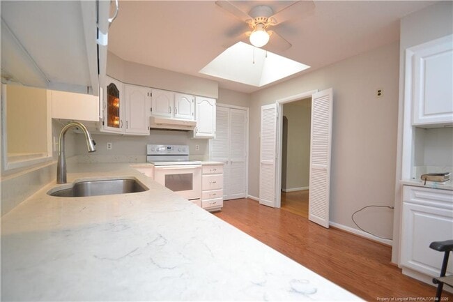 Building Photo - 806 Kingswood Dr
