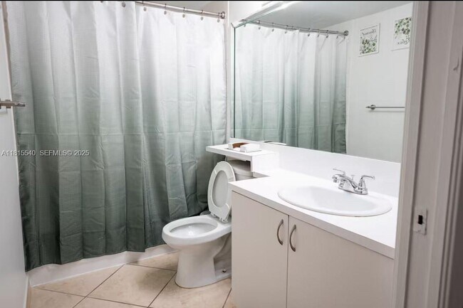 Building Photo - 19601 E Country Club Dr