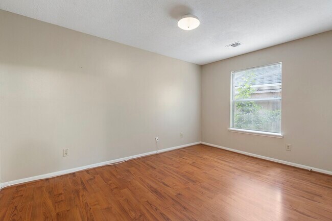 Building Photo - 207 N Dreamweaver Cir