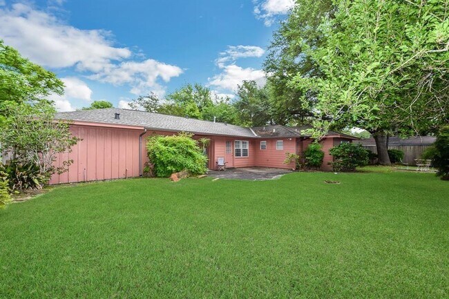 Building Photo - 8818 Cadawac Rd