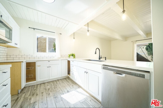 Building Photo - 43609 Stanridge Ave