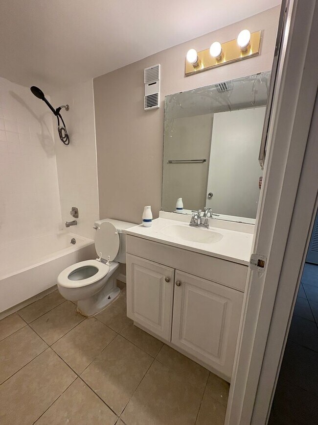 Building Photo - 140 Orchid Woods Ct