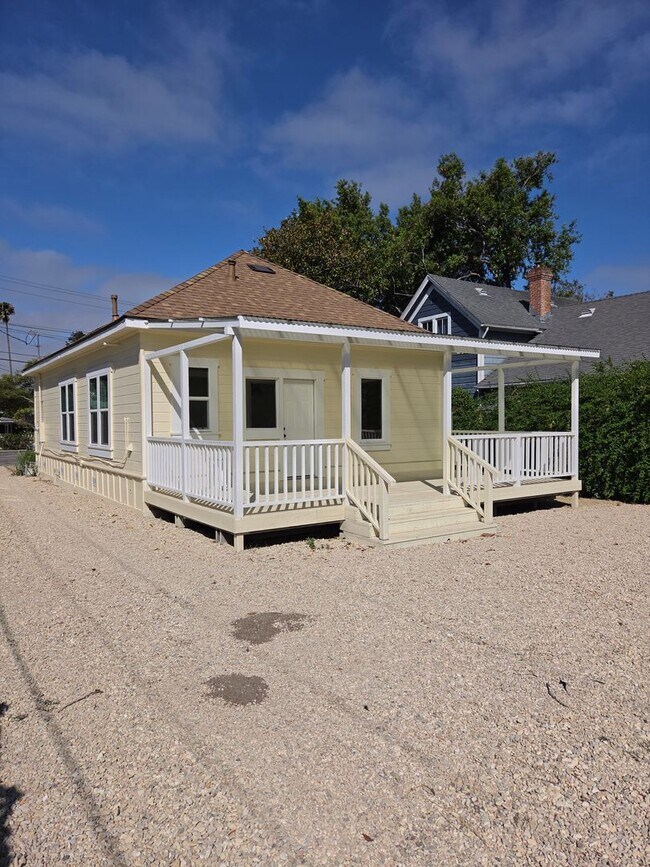 Building Photo - Quaint Home in Village of AG