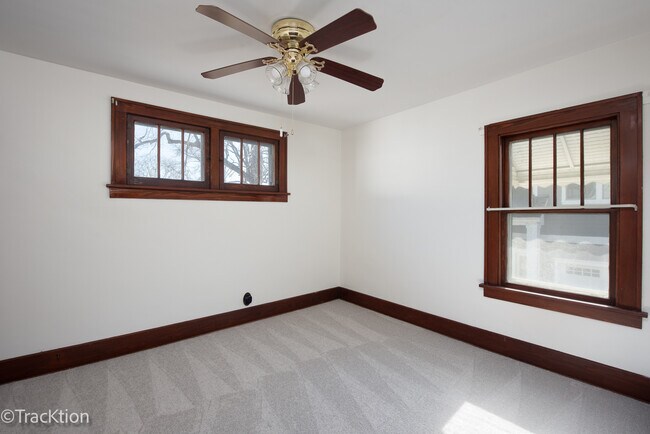 Building Photo - 5313 Lyman Ave