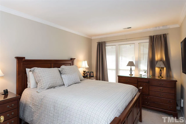 Second bedroom- Has been updated to hardwoods - 1000 Brighthurst Dr