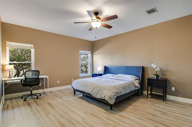 Building Photo - 945 Wesley Ridge Dr