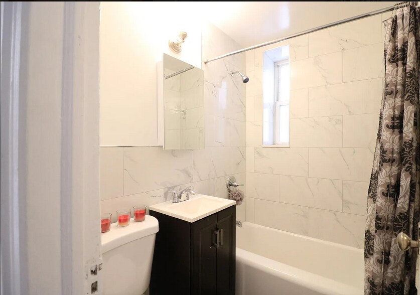 Bathroom - 167 Delancey Plz