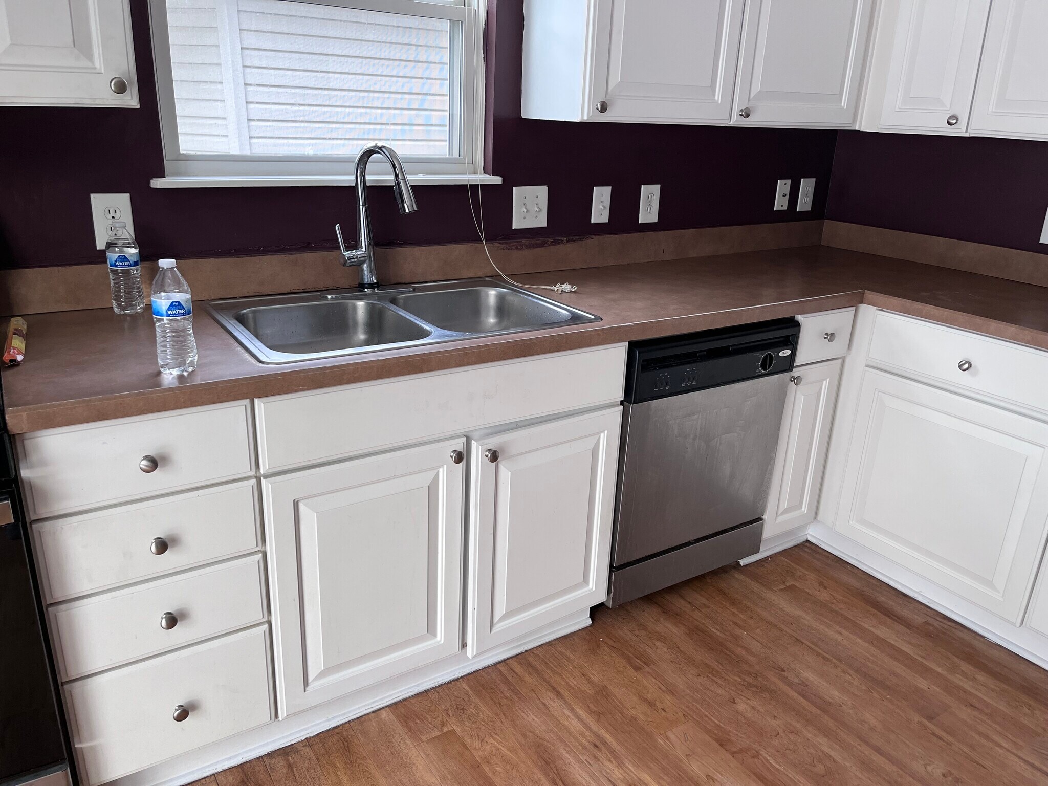 Building Photo - 2395 Maple Hedge Way