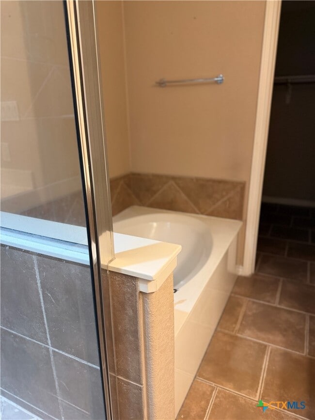 Building Photo - 3021 Pine Valley Dr