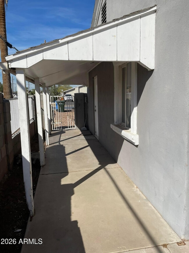 Building Photo - 1701 E Harvard St