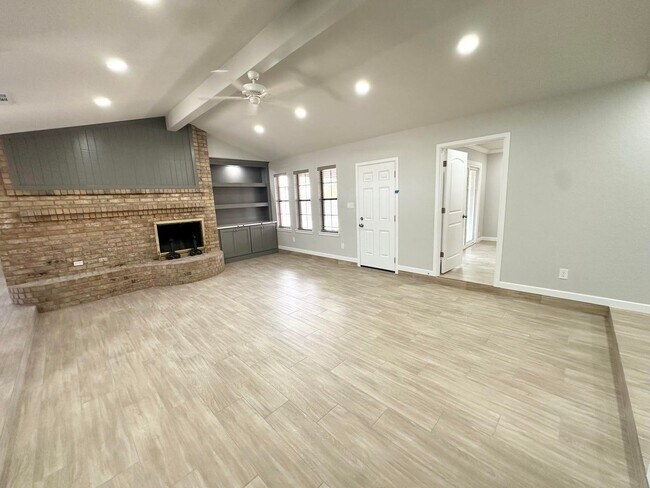 Building Photo - Fully Remodeled 3 Bedroom 2 Bathroom For Rent