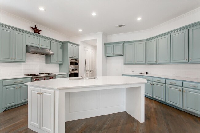 Building Photo - 921 Pine Burst Dr