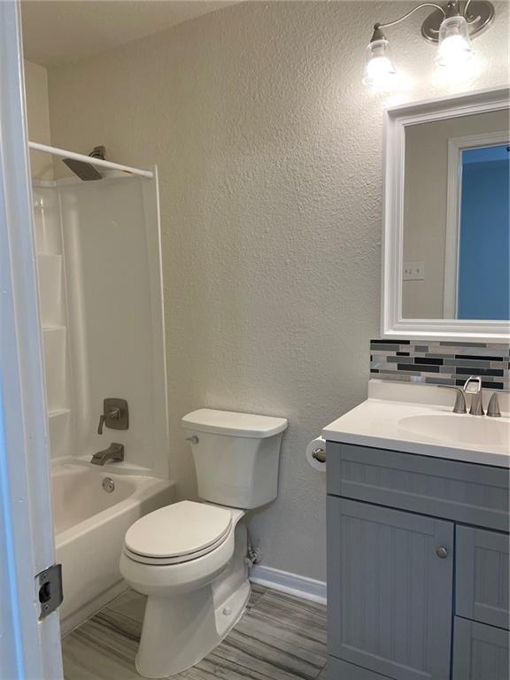 Building Photo - 211 Spur Dr