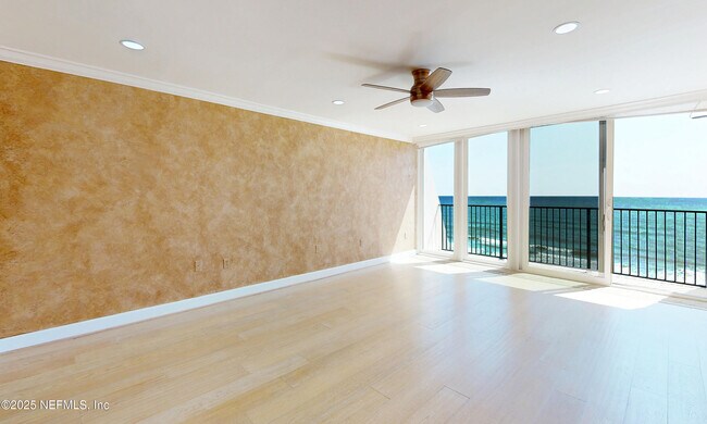Building Photo - 2100 Ocean Dr S