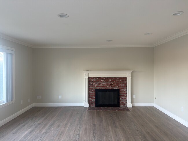 Building Photo - 17571 Cabela Dr