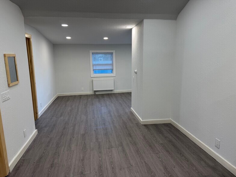 Building Photo - 618 North St