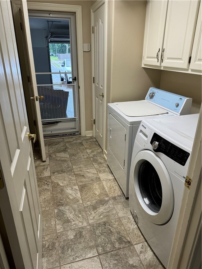 Building Photo - 82 E Cydnee St