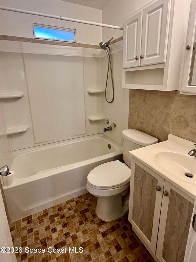 Building Photo - 27 Seminole Dr