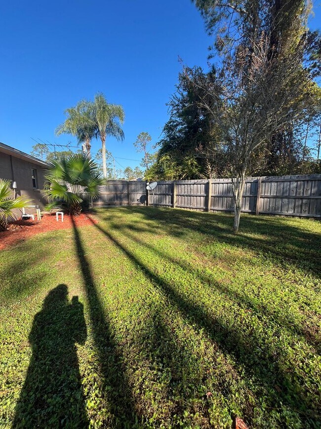 Building Photo - Beautiful Fenced in Yard on a cul-de-sac!!!