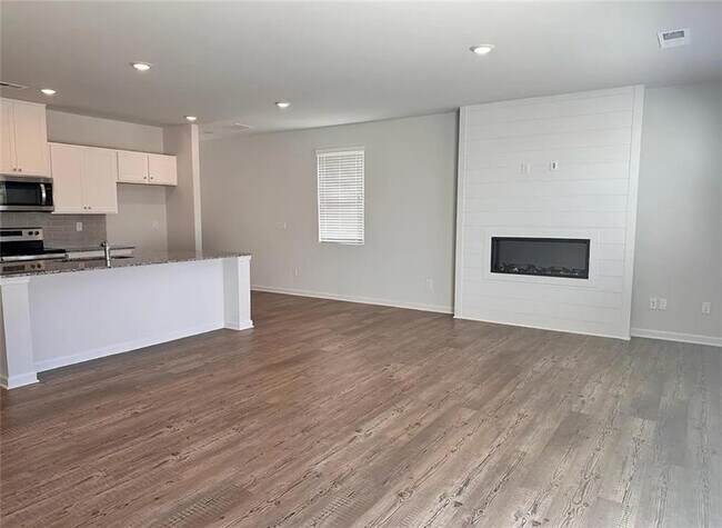 Building Photo - 24 Founders Dr