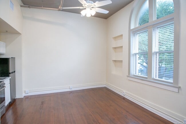 Building Photo - 245 Losoya St
