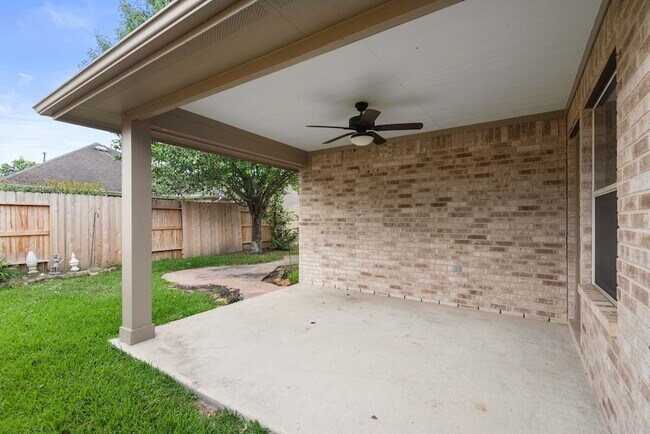 Building Photo - 26873 Armor Oaks Dr