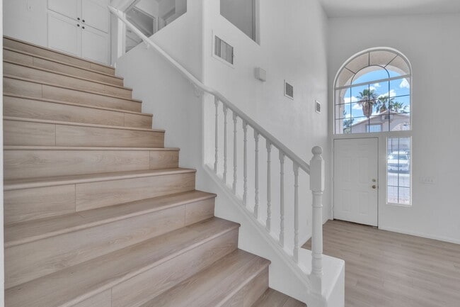 Building Photo - Beautiful Home in West with 4 bedrooms/3 b...