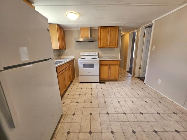 Building Photo - 2400 Oaklawn Blvd