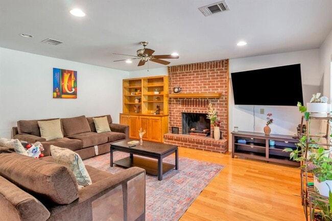Building Photo - 10903 Chateau Hill