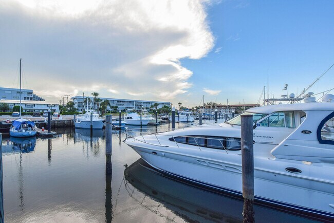 Building Photo - 200 Intracoastal Pl