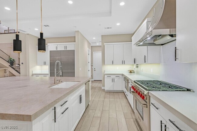 Building Photo - 65 Garibaldi Wy