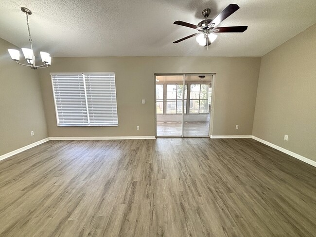 Building Photo - 12037 Goldenstar Ln