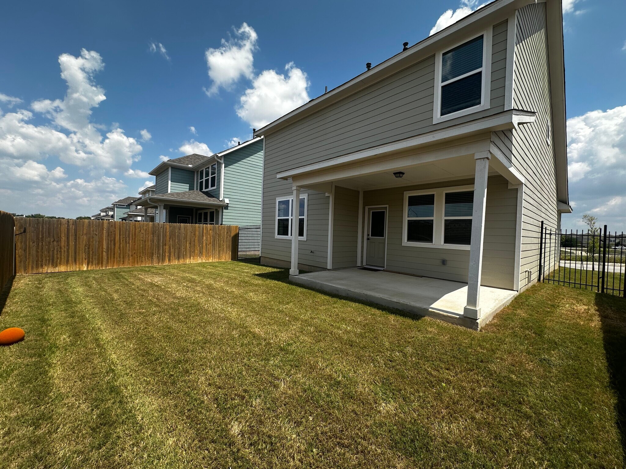 Building Photo - 13520 Long Island Dr