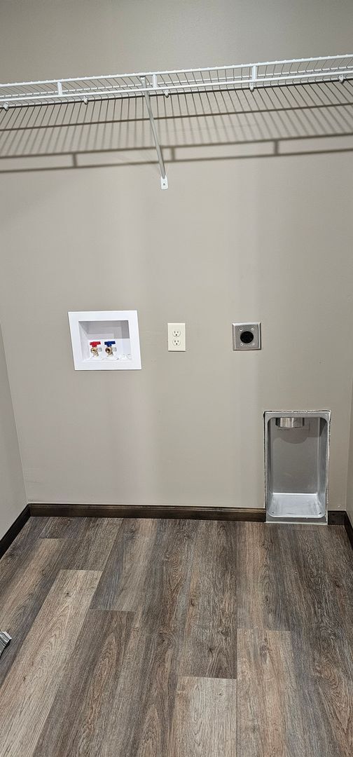 Building Photo - 2-bedroom, 1 bathroom apartment with 1 car detached garage