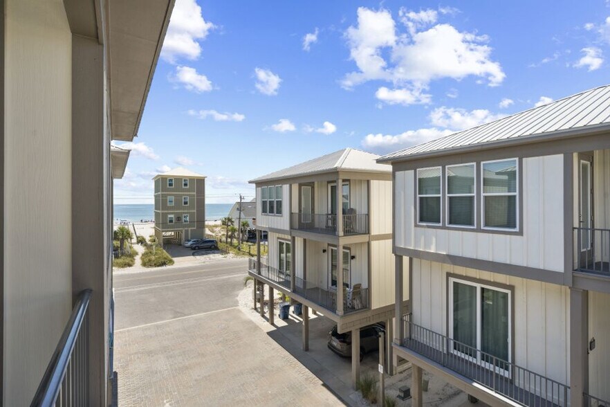 Building Photo - 1932 W Beach Blvd