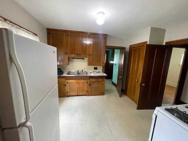 Building Photo - 3850 W 157th St