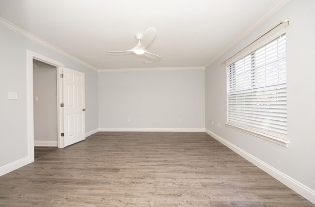 Building Photo - 4552 Knollwood Ln