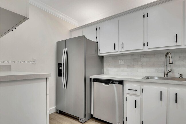 Building Photo - 8000 SW 81st Dr