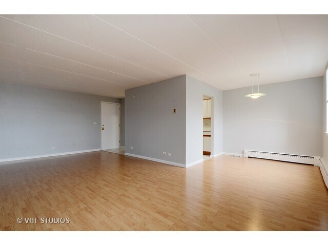 Building Photo - 225 S Rohlwing Rd