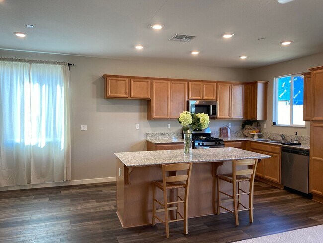 Building Photo - Like Brand New 3 Bed 2 Bath Home FOR RENT!