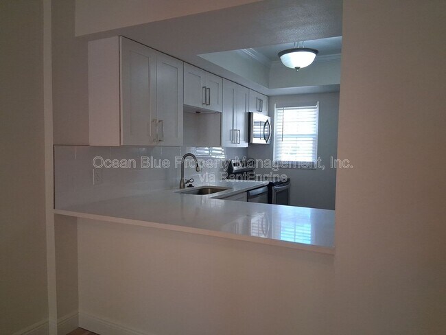 Building Photo - 3811 N Oak Dr