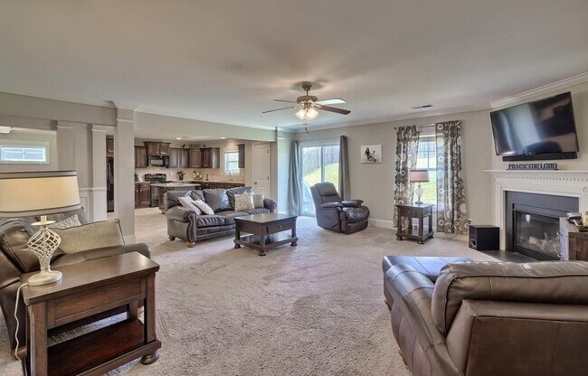 Building Photo - 258 Meadow Saffron Dr