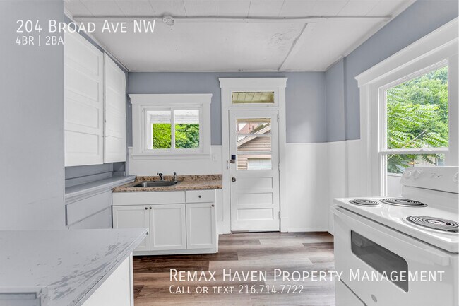 Building Photo - 204 Broad Ave NW