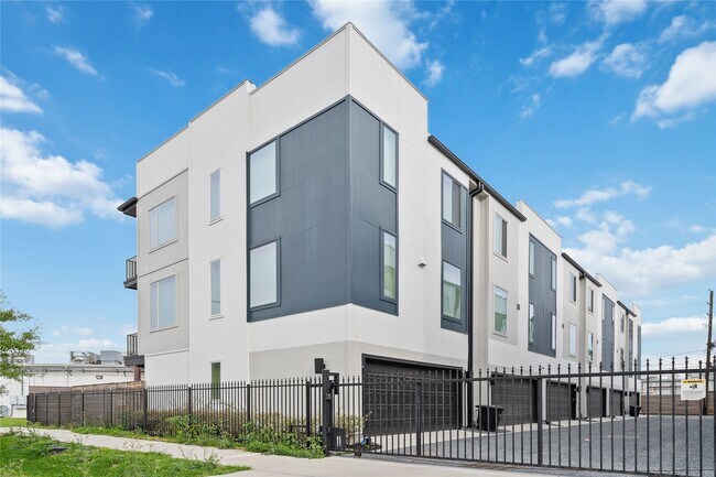 Building Photo - 5914 Val Verde St